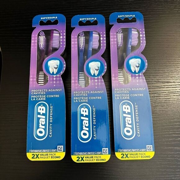 Oral-B Lot of 3 Value Pack Soft Toothbrushes - Picture 3 of 3